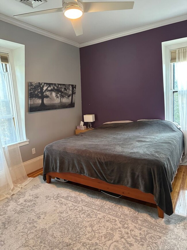 Building Photo - Somerville 1 Bed Available Nov. 1st - In u...