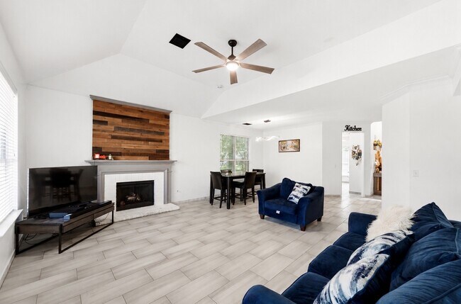 Building Photo - 34 Firethorn Pl