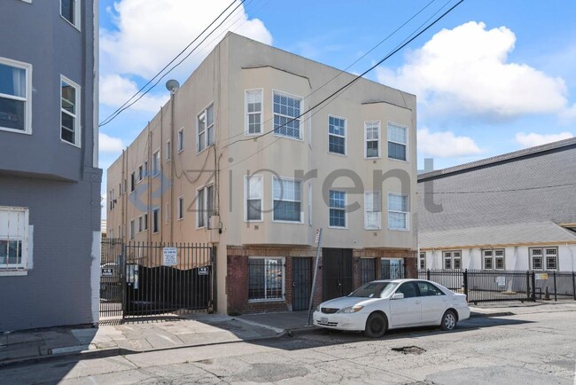 Building Photo - 1532 8th Ave