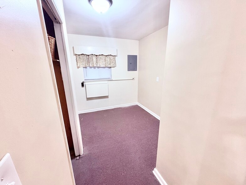 Laundry room - 3129 Hassler St