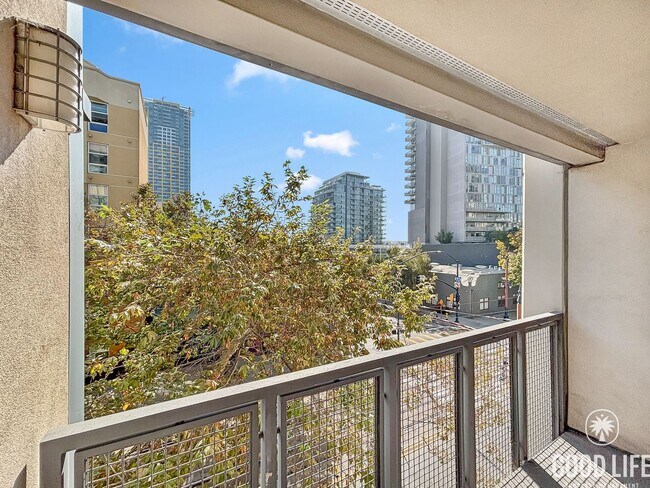 Building Photo - Beautiful 1BD/1BA Condo in Downtown W/ Off...