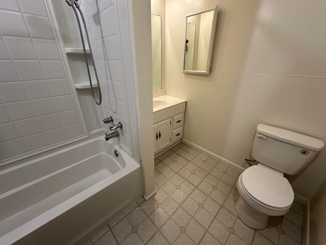 Building Photo - Nice 3 Bedroom, 1 Bathroom Home in Radford!