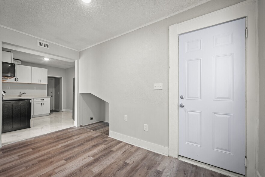Building Photo - 3524 Boulevard St
