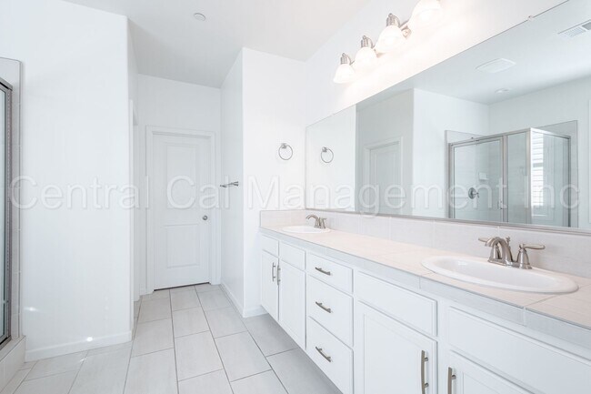 Building Photo - 4 Bedroom/2 Bath Home with Paid Solar - $2995 Per Month!