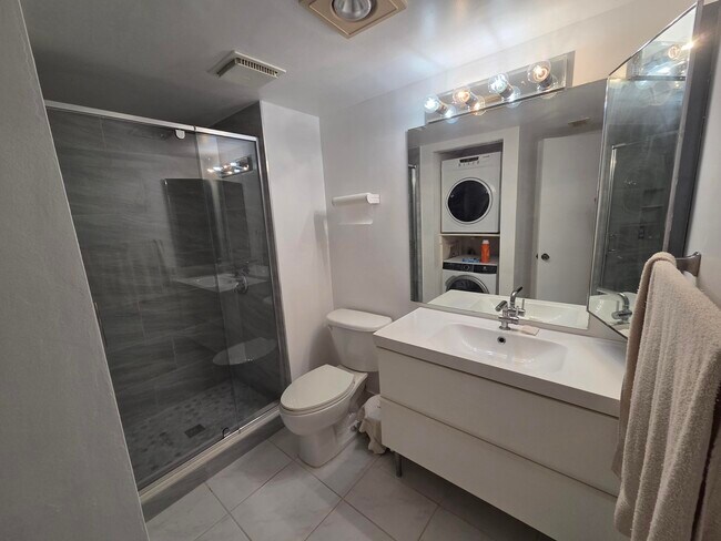 Building Photo - 9187 Norte Lago