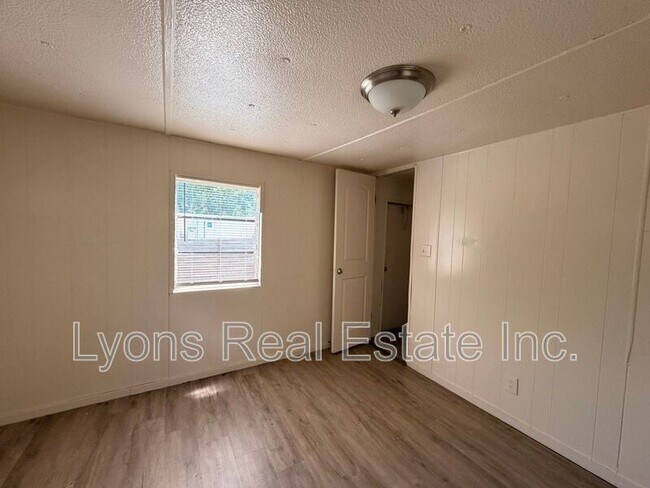 Building Photo - 8205 Suncoast Dr