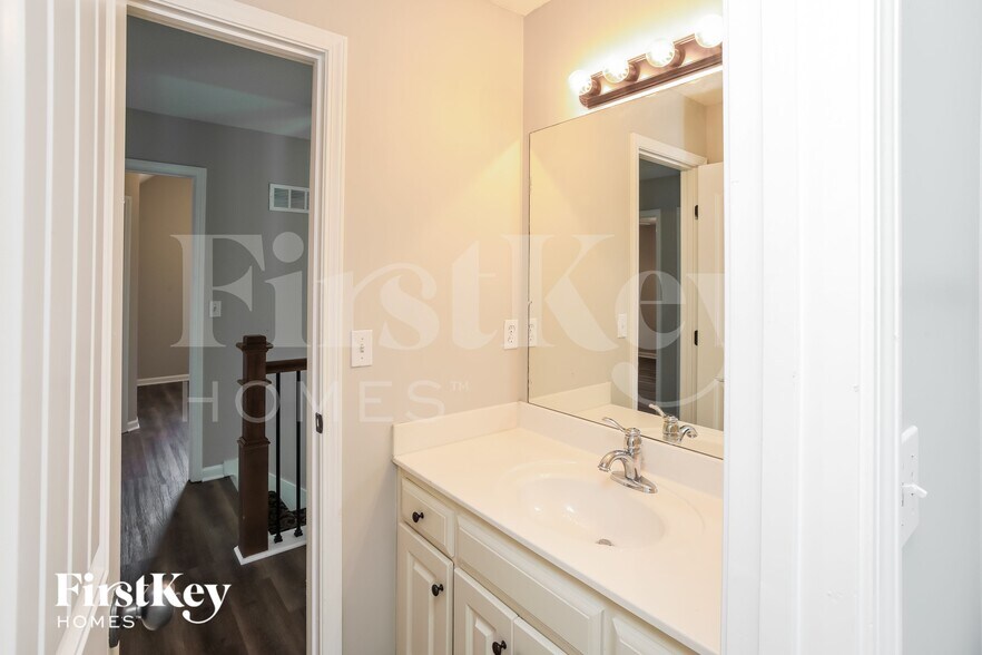 Building Photo - 4520 N 108th St