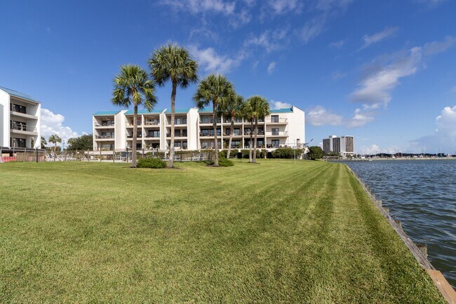Building Photo - 401 Lakeside Ln