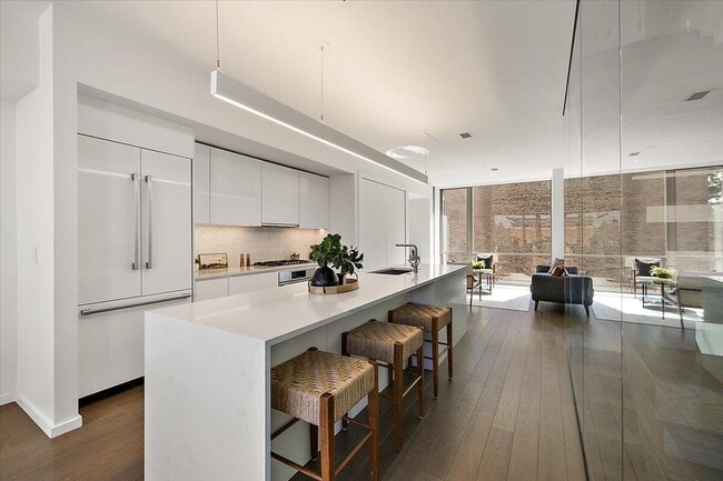 Building Photo - 3105 Brush St