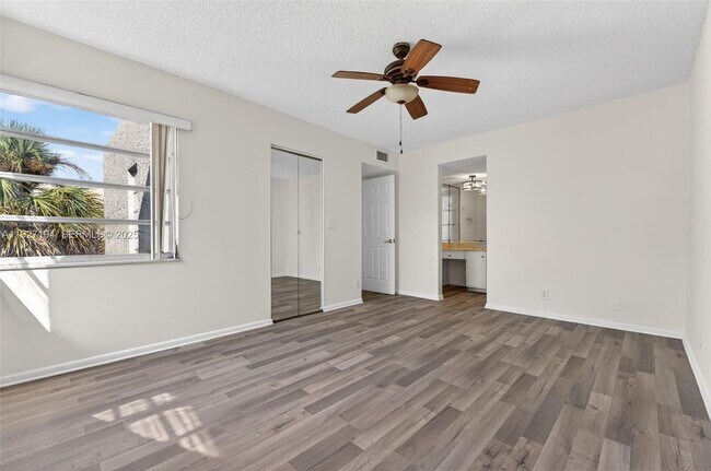 Building Photo - 3100 Riverside Dr