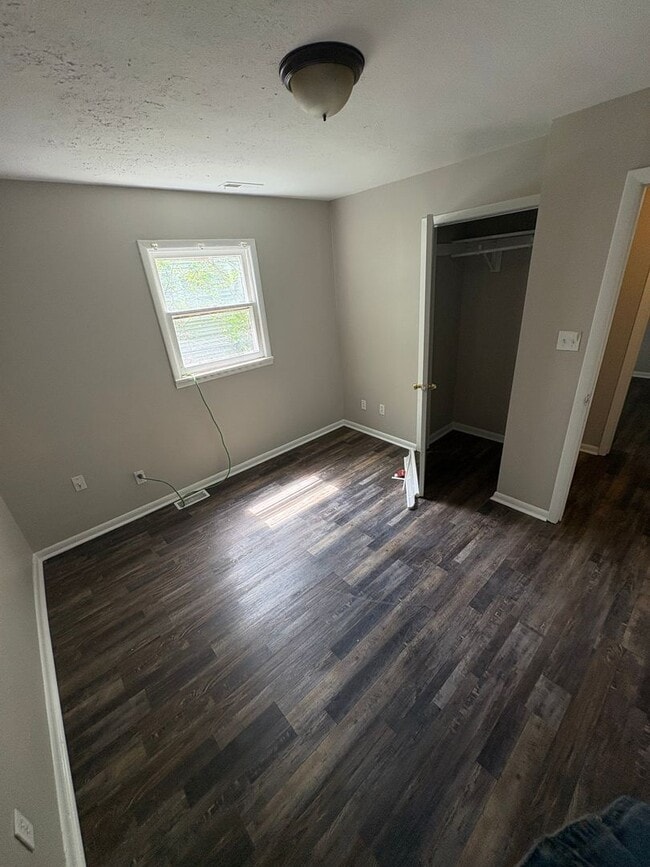 Building Photo - Newly Remodeled Westside 3 Bedroom Triplex  Near Lafayette Rd and Tibbs Avenue