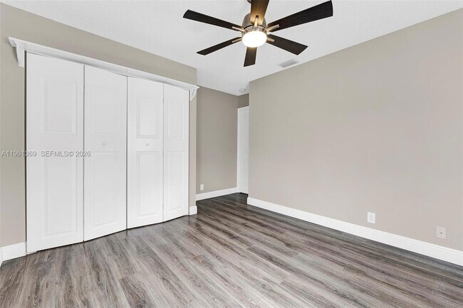 Building Photo - 1518 Maple Dr