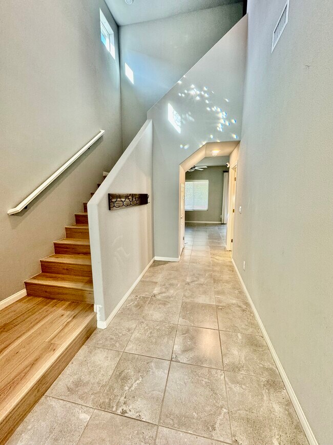 Building Photo - 4466 Zara Point Ave