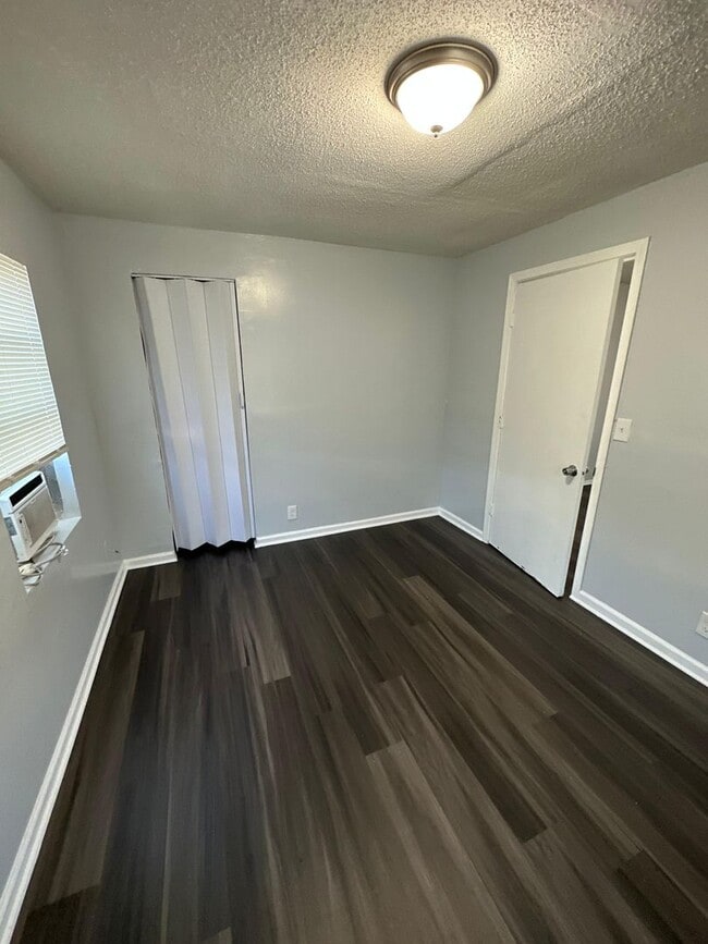 Building Photo - 1528 Mt Herman St