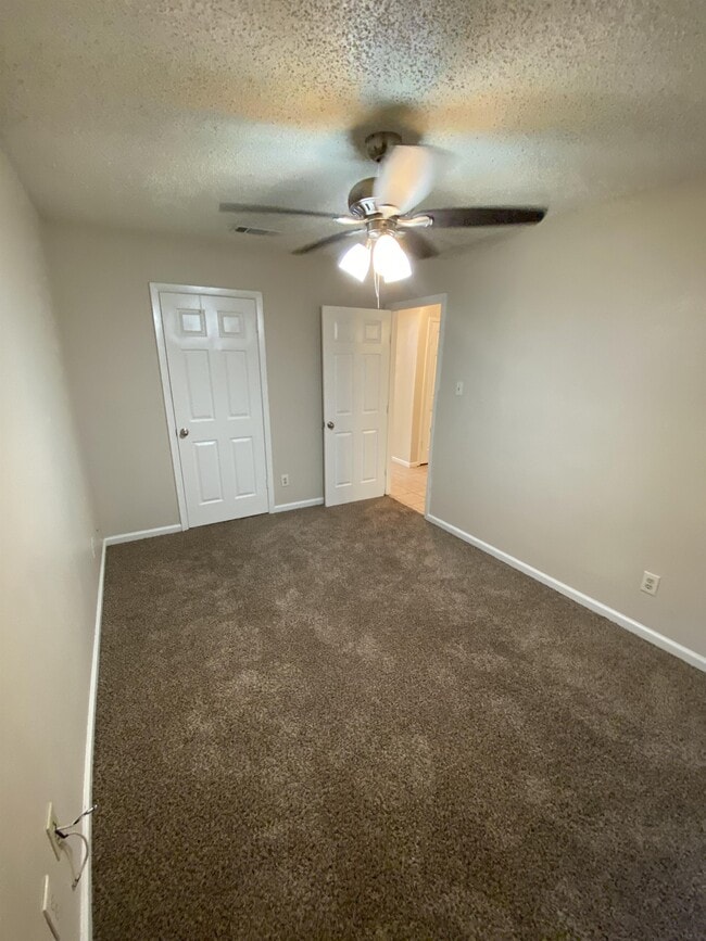 Building Photo - 2306 Hunt Dr