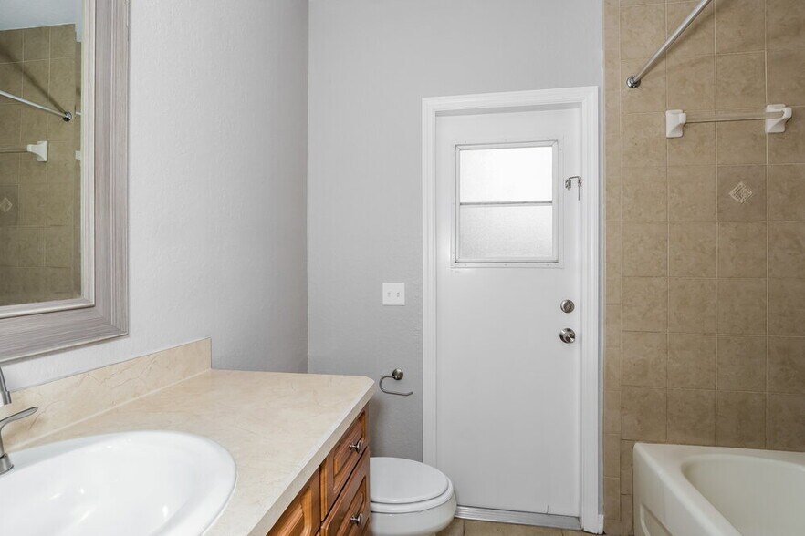 Building Photo - 2695 High Ridge Dr