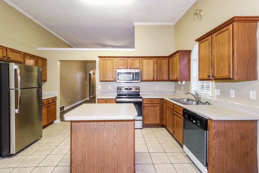 Building Photo - 8691 Overcup Oaks Dr
