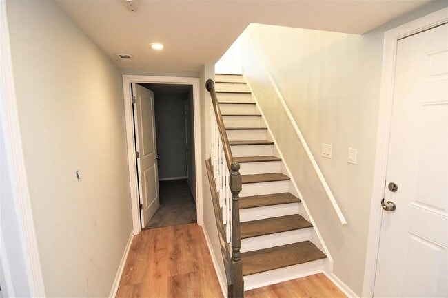 Building Photo - 712 N Willard Ct