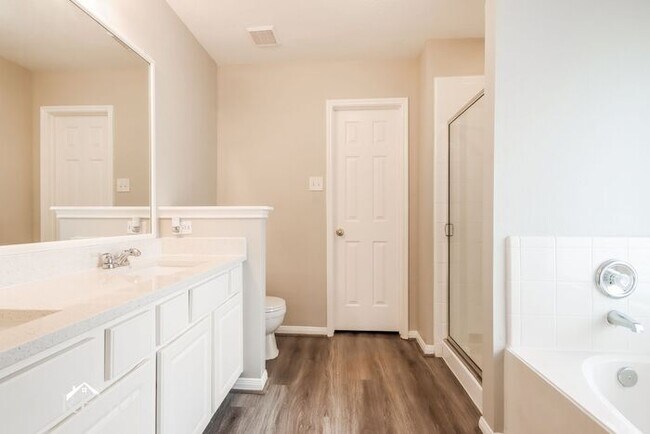 Building Photo - 4002 Old Pine Grove Dr