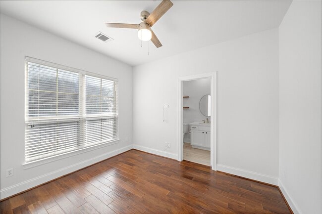 Building Photo - 2924 Leeland St