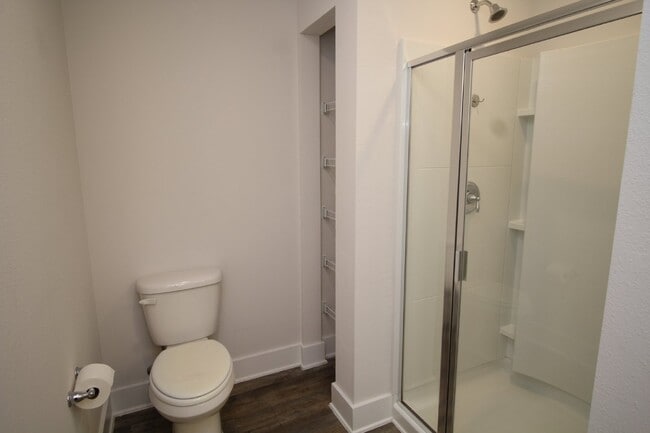 Building Photo - Spacious 3BR/2.5BA Townhome with 1-Car Garage in Admiral’s Quarters—Pool, Dog Park, Near 9 Mile R...