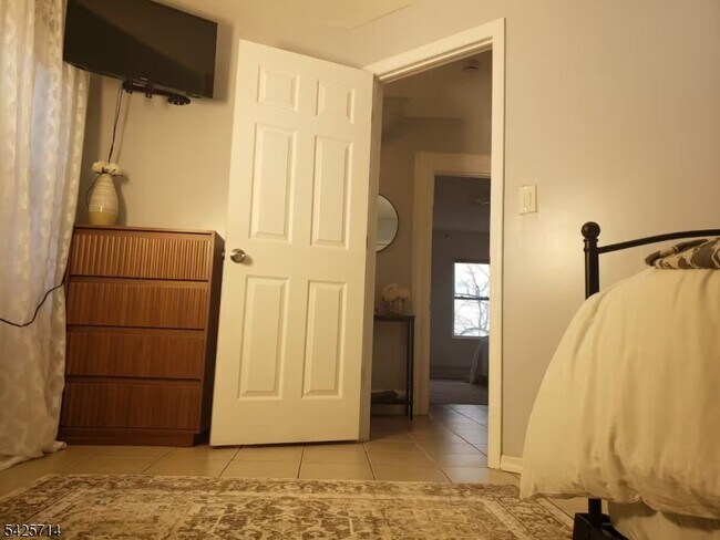 Building Photo - 187 Milford Ave