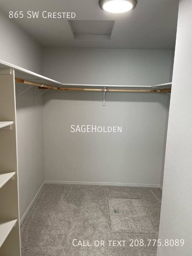 Building Photo - 865 SW Crested-