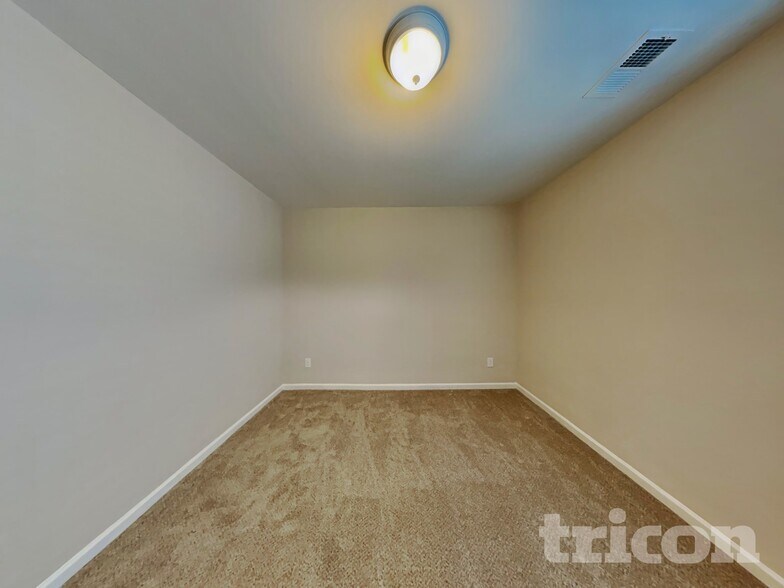 Building Photo - 501 Eastfair Dr