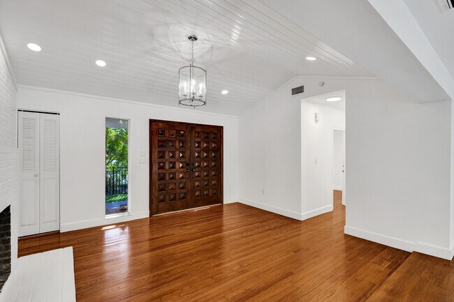 Building Photo - 20 NW 101st St