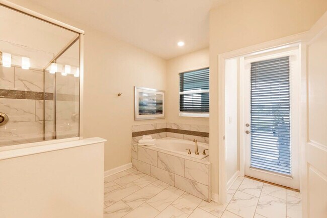 Building Photo - 8850 Cabot Cliffs Dr