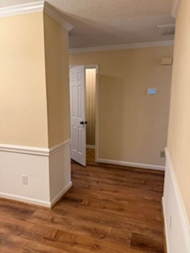 Building Photo - 3205 Coachman's Way