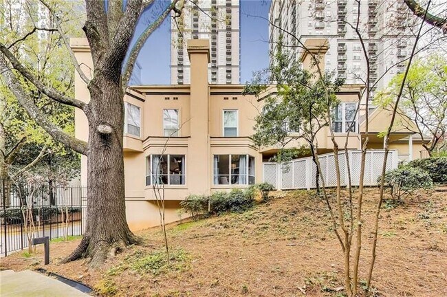 Building Photo - 203 14th St NE