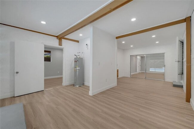 Building Photo - 2303 Bonneville Dr