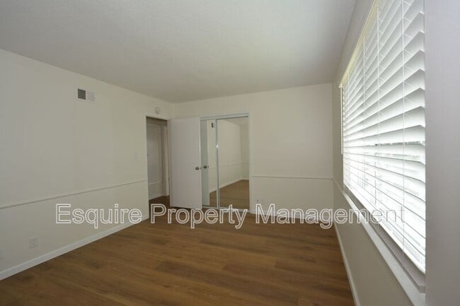 Building Photo - 283 Calle Higuera