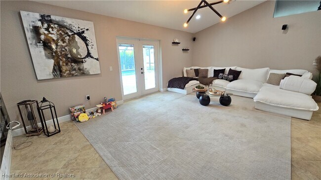 Building Photo - 268 Grosbeak Ave