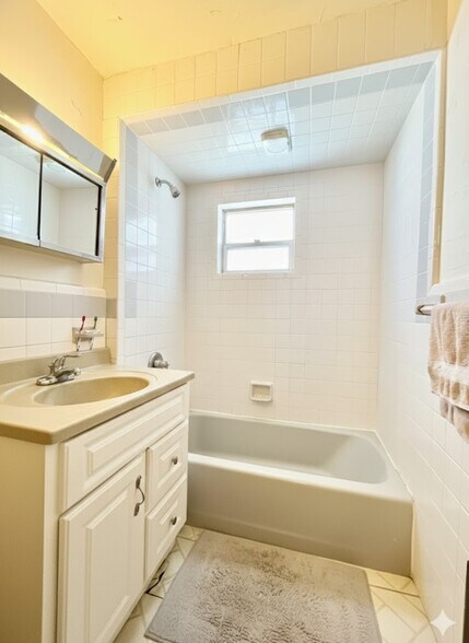 Building Photo - 35 Matchett St