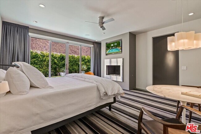 Building Photo - 1175 Los Robles Dr