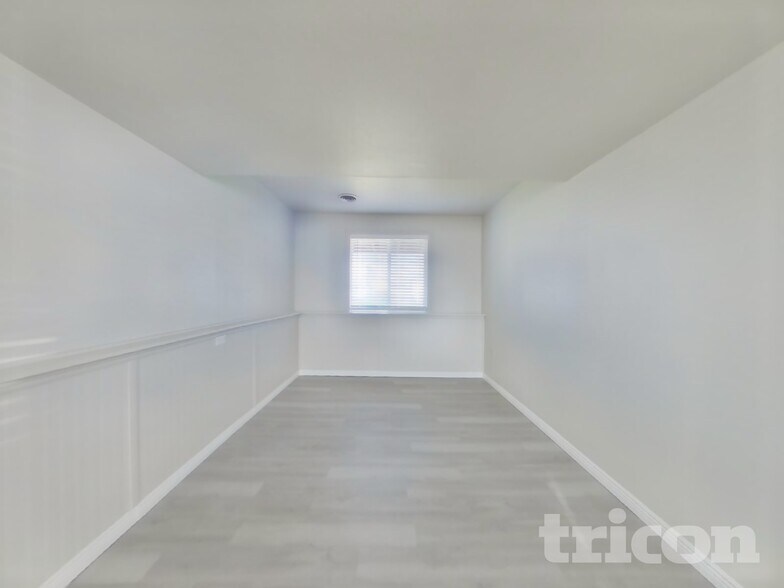 Building Photo - 5447 Midland Dr