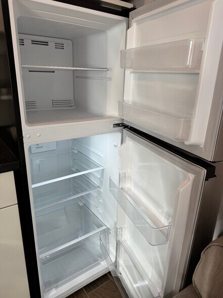 Building Photo - 313 S Rios Ave