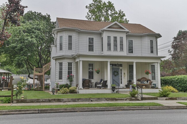 Primary Photo - 506 W Main St