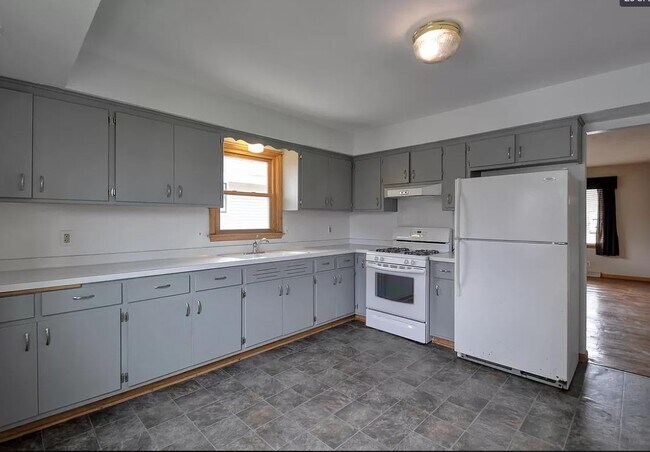Building Photo - 4149 Lasalle St