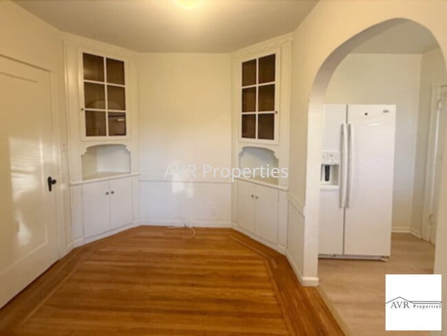 Building Photo - Historic studio near downtown Livermore and Library