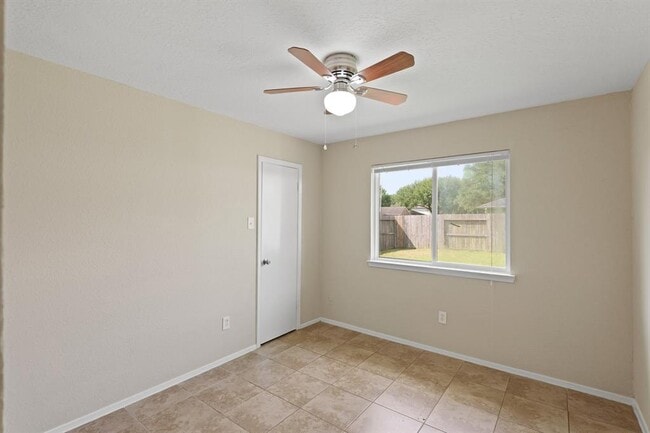 Building Photo - 6934 Renfro Dr