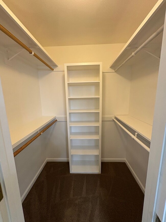 Building Photo - Entertainer delight rental home located in ''The Lakes'' subdivision Coming soon *Private Showing...