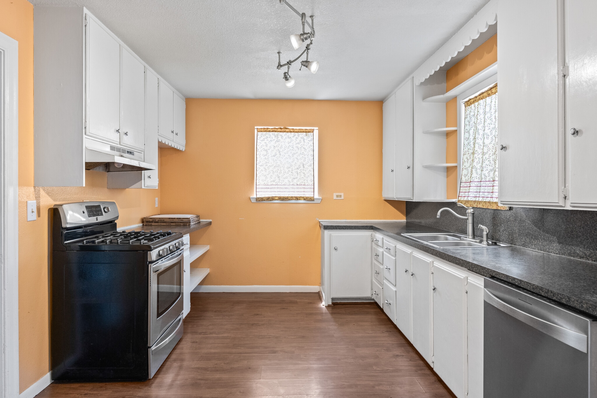Note: this room now has been freshly painted an Agreeable Grey color. - 335 E Long St