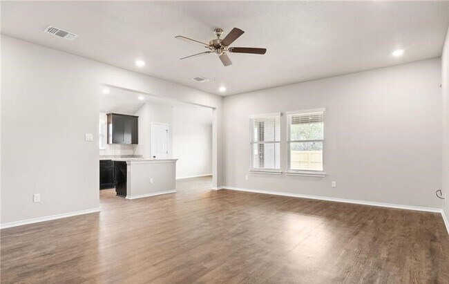 Building Photo - Beautiful Like New Home in Copperas Cove w...