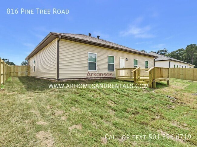 Building Photo - 816 Pine Tree Rd
