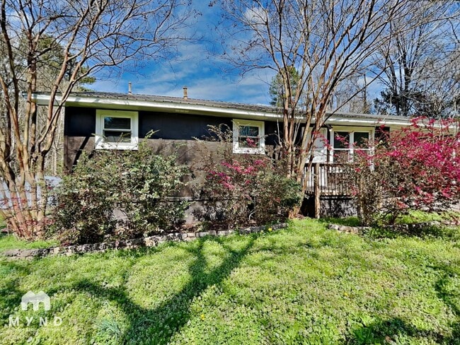 Building Photo - 3975 Hilltop Rd SE