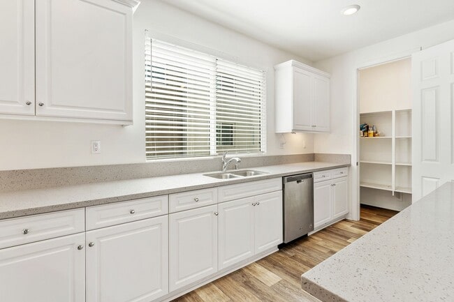Building Photo - 14055 Ruby Ln