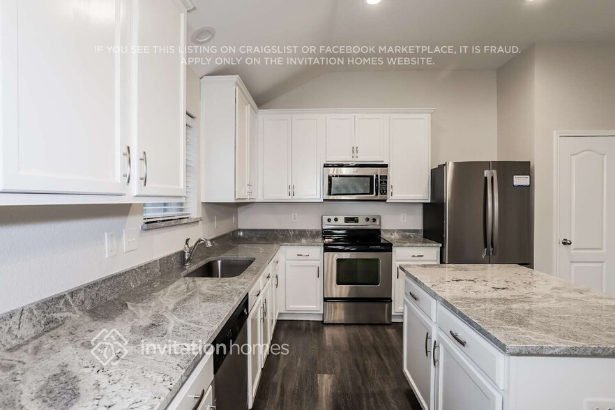 Building Photo - 9001 Heartwood Dr